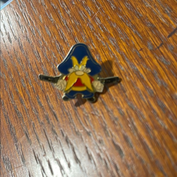 Other - Yosemite Sam, Blue and Yellow Cartoon Character Pin